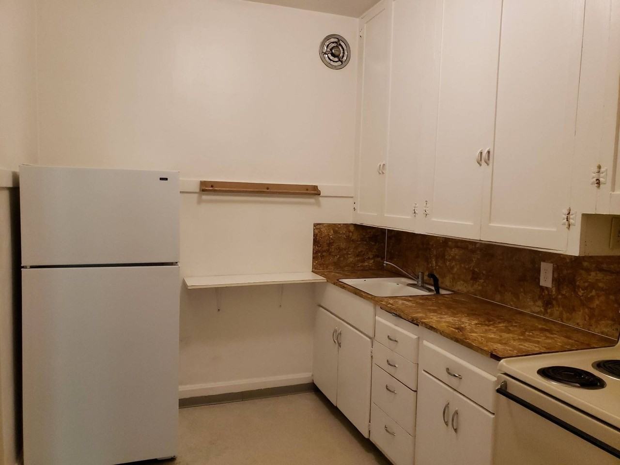 405 NE Oak Street - Photo 5 of 16