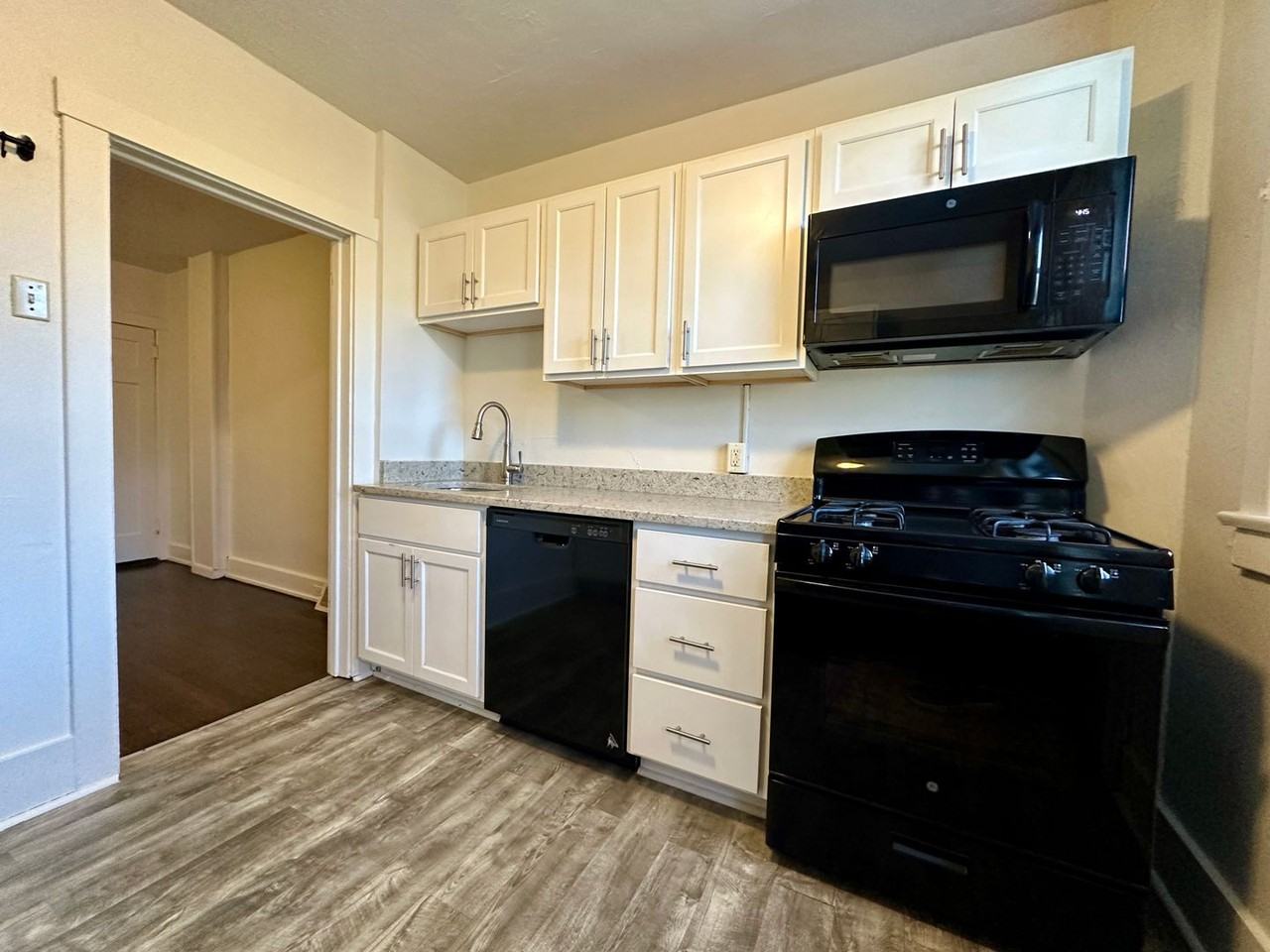 6635 Ridgeville St - Photo 2 of 14