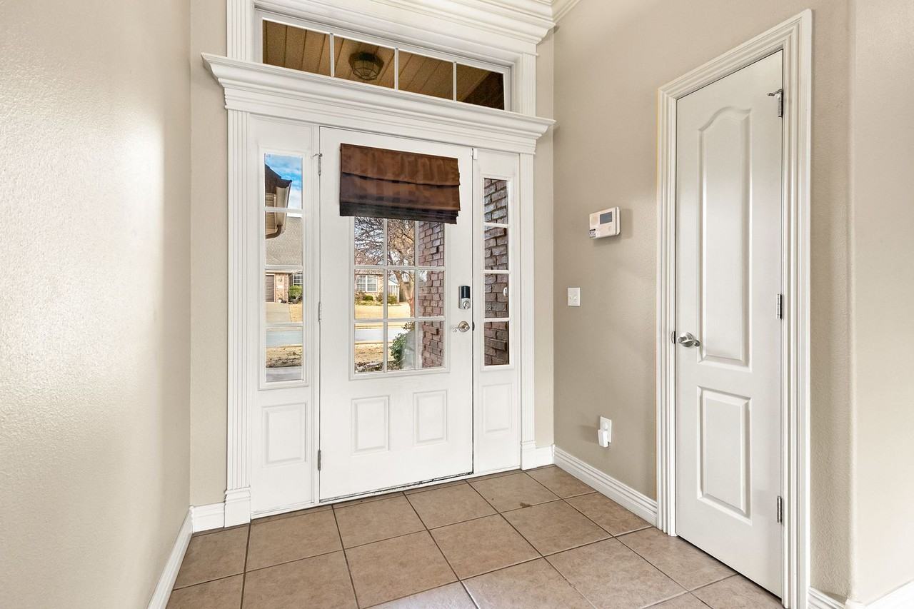 1130 Torbay Trce - Photo 3 of 24