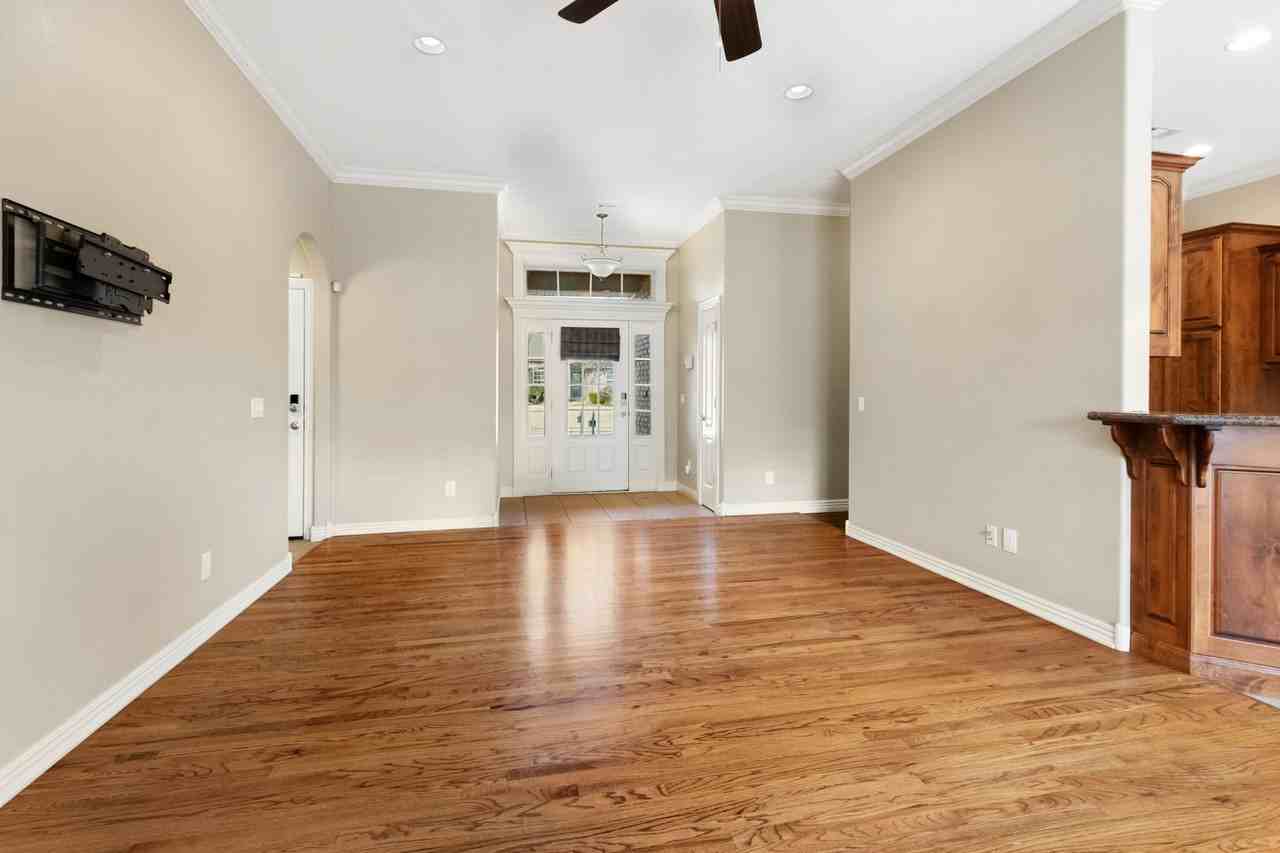 1130 Torbay Trce - Photo 6 of 24