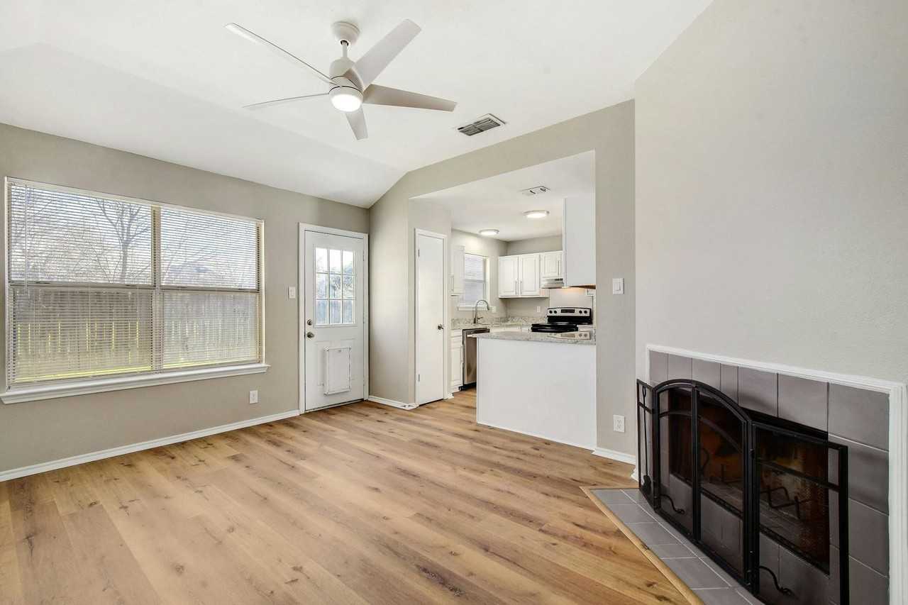12110 Stoney Cv - Photo 3 of 11