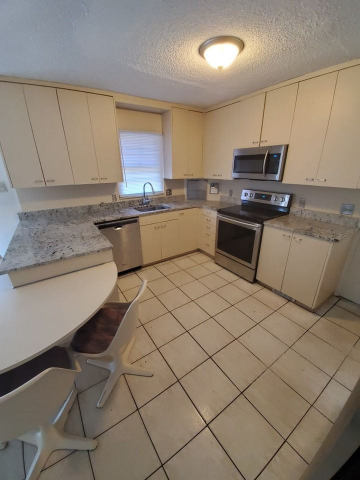 6051 Satterwhite Point Rd - Photo 5 of 21