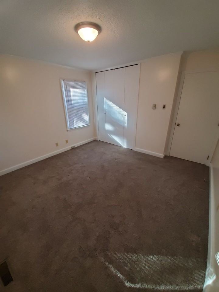 6051 Satterwhite Point Rd - Photo 3 of 25