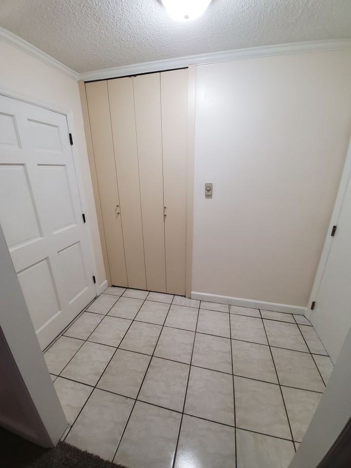 6051 Satterwhite Point Rd - Photo 6 of 21