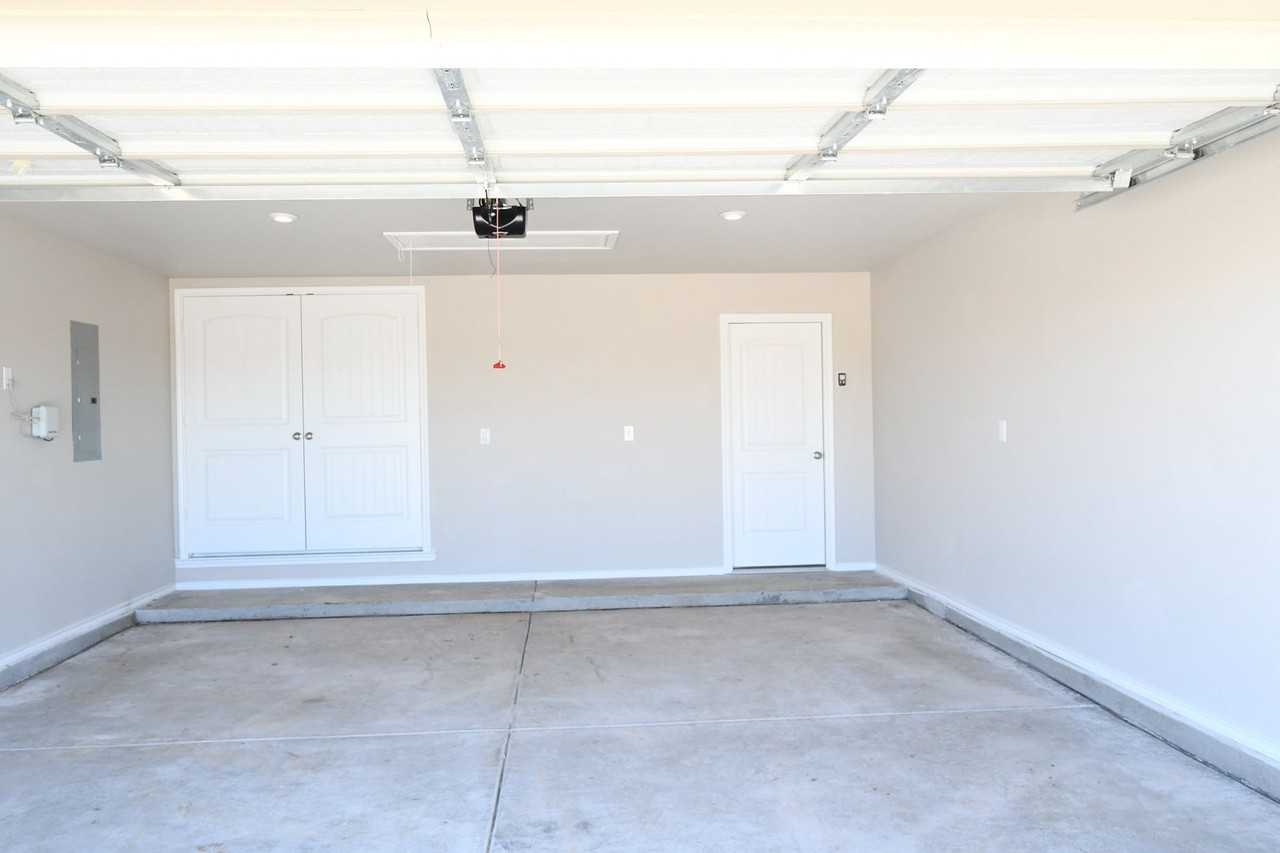 13311 Vernon Avenue - Photo 2 of 19