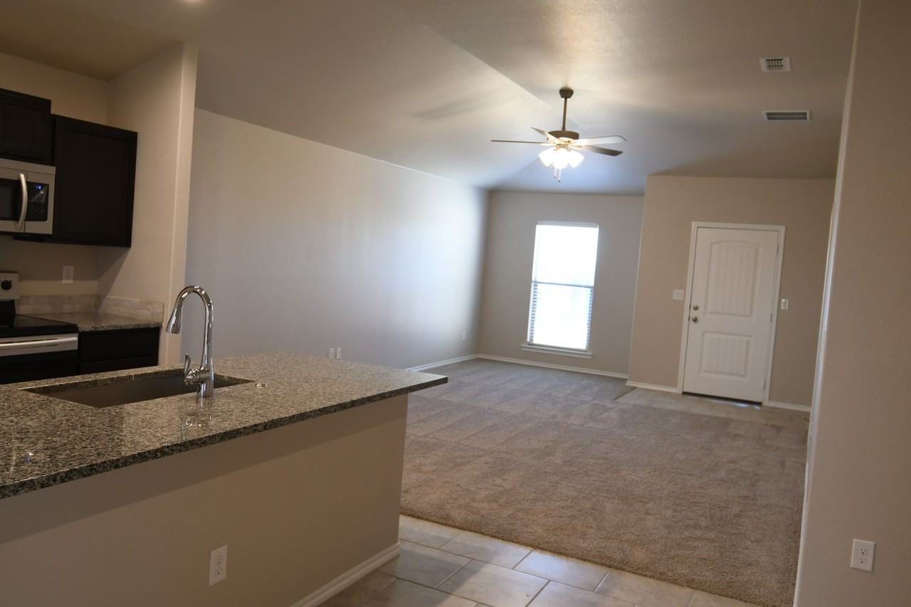 13311 Vernon Avenue - Photo 7 of 19