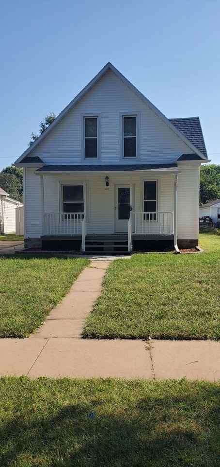 6137 Logan Ave - Photo 2 of 11