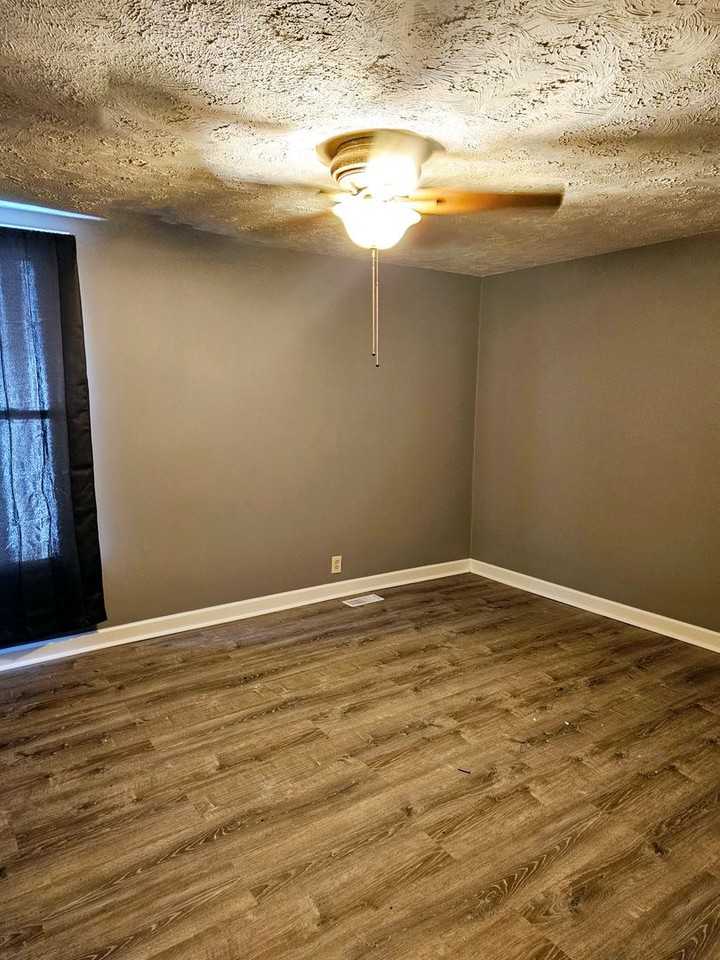 6137 Logan Ave - Photo 5 of 11