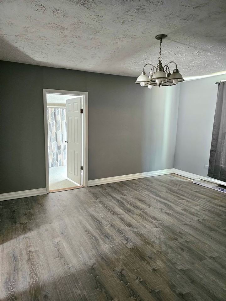 6137 Logan Ave - Photo 6 of 11