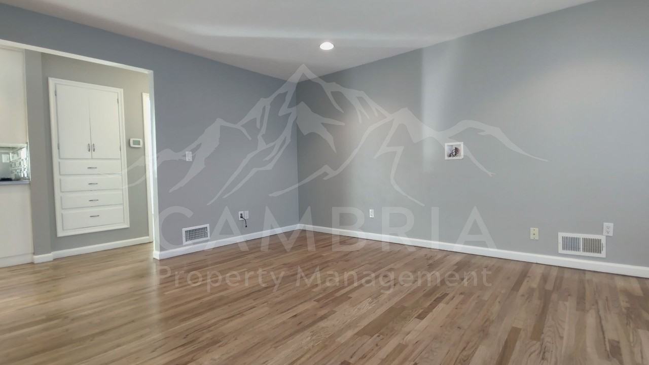 1852 E Hillcrest Ave - Photo 2 of 27