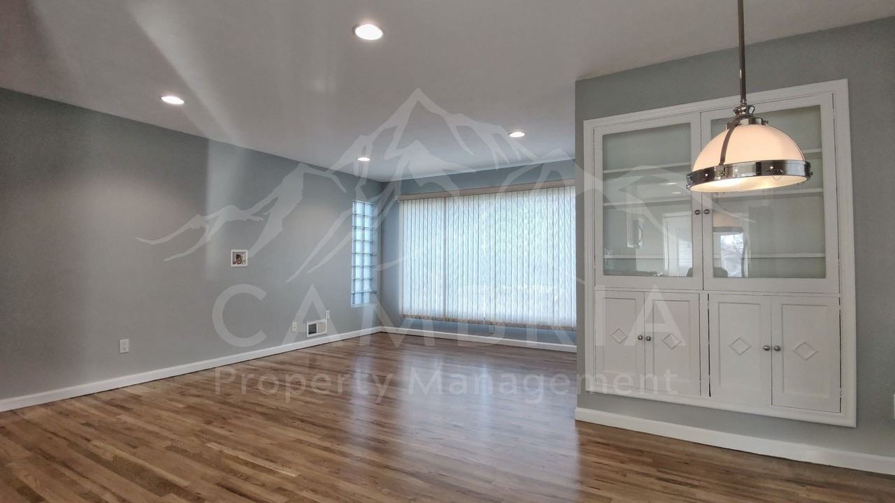 1852 E Hillcrest Ave - Photo 4 of 27