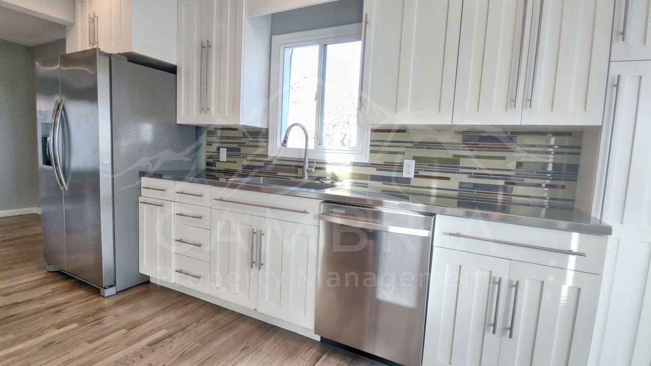 1852 E Hillcrest Ave - Photo 7 of 27