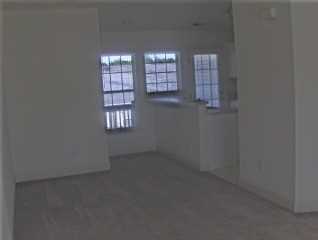 135 John Ct - Photo 5 of 10