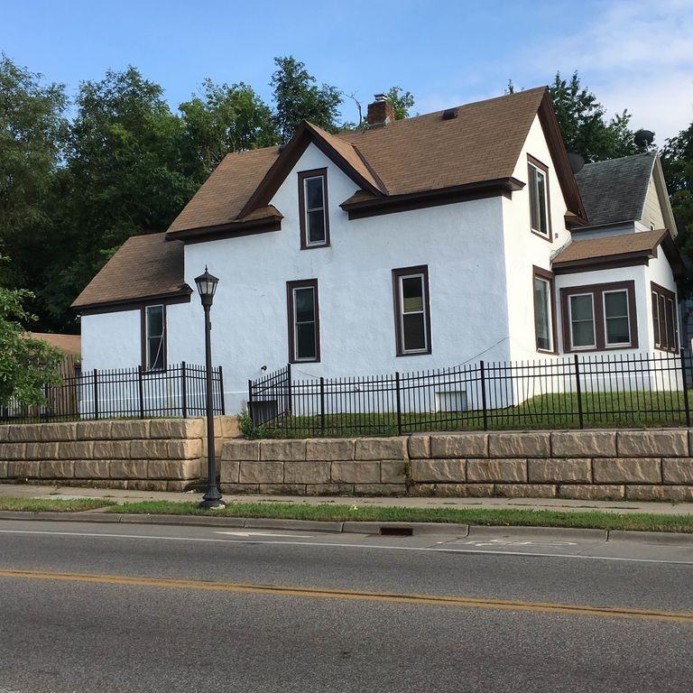 3118 Dupont Ave N - Photo 2 of 17