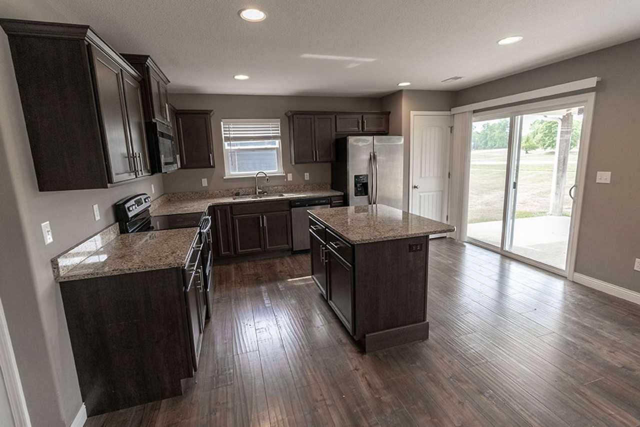 2807 Amberwood Ct - Photo 7 of 37