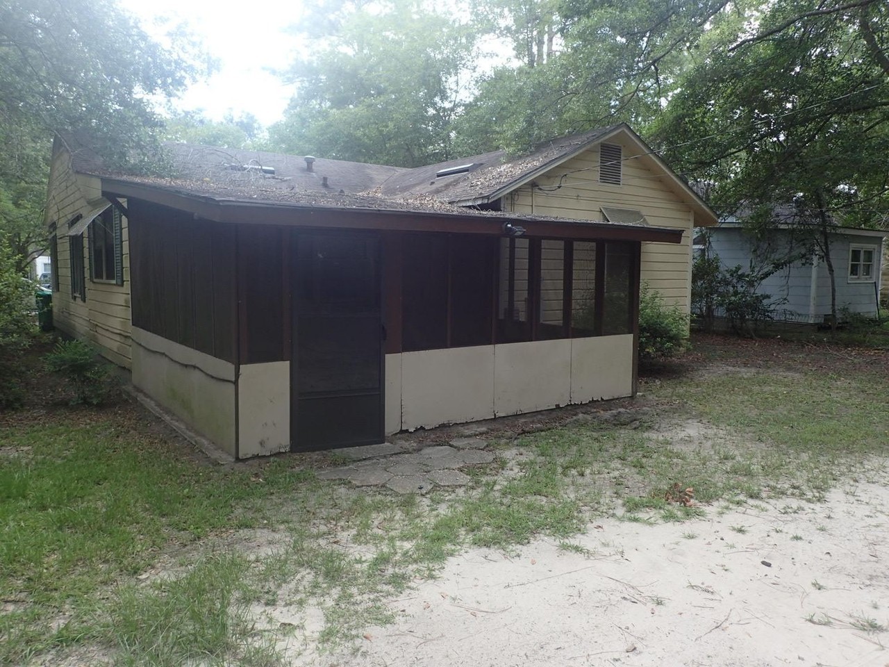1808 Charlton St - Photo 2 of 18