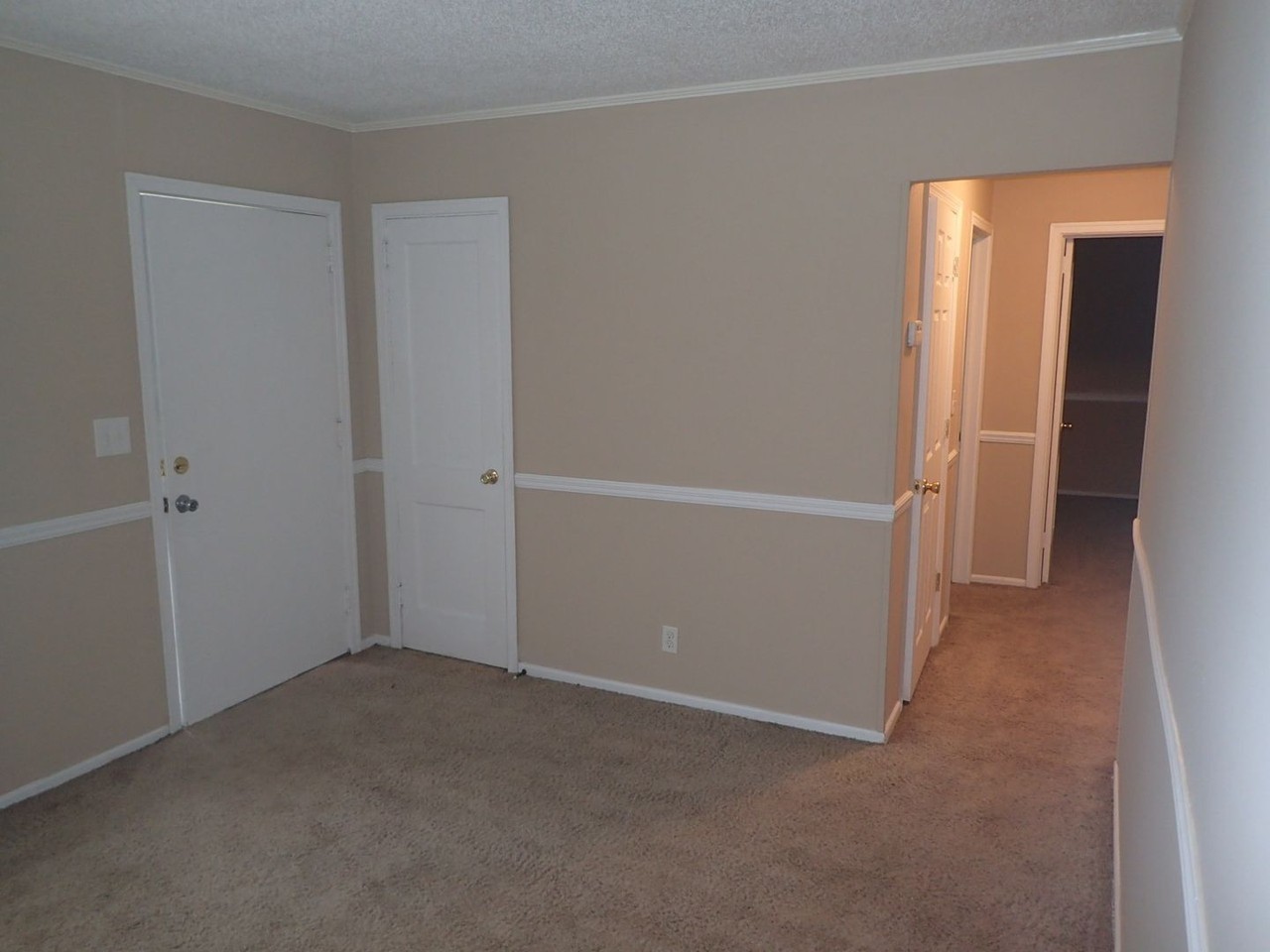1808 Charlton St - Photo 4 of 18