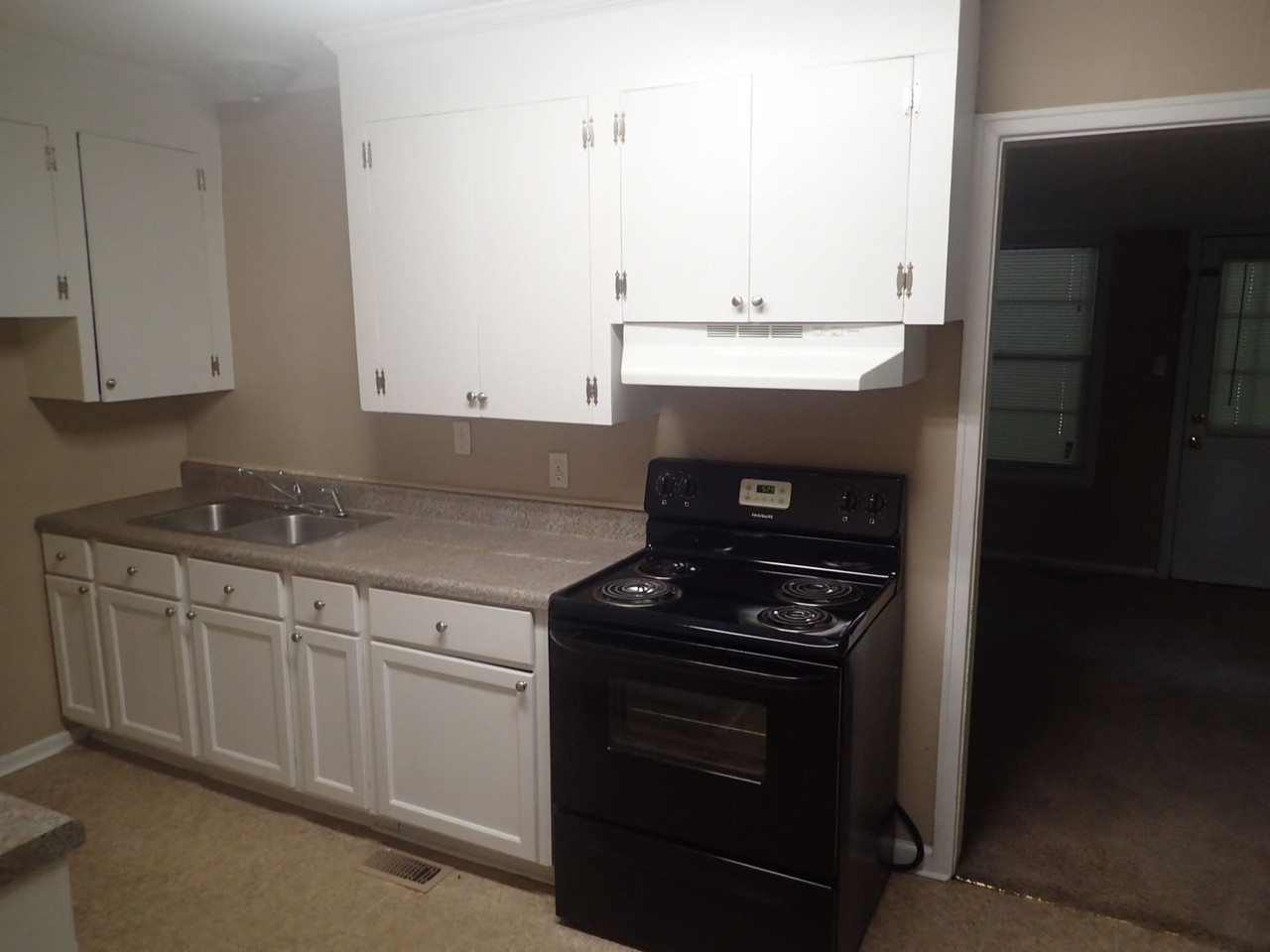 1808 Charlton St - Photo 6 of 18