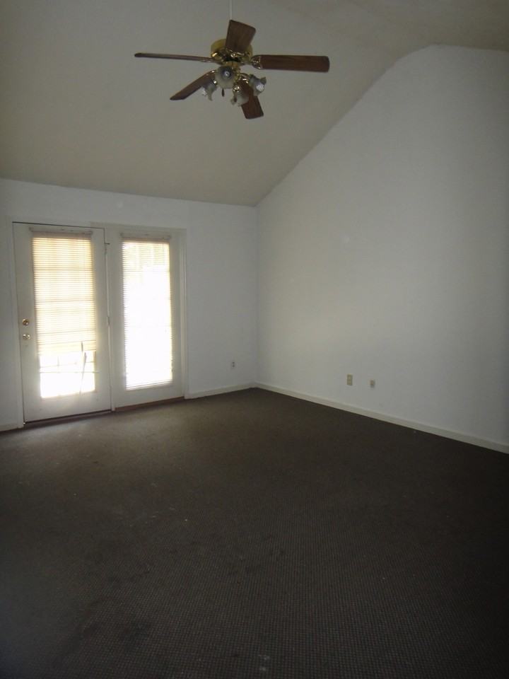 213 Harmon Dr - Photo 5 of 10