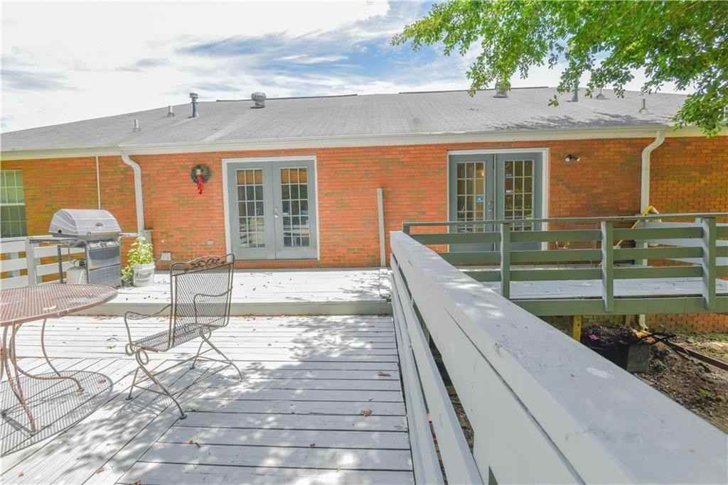 1990 Bluff Ct - Photo 4 of 20