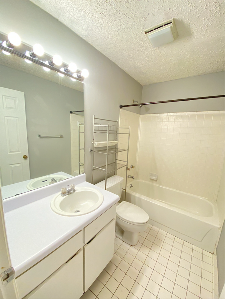 148 E University Dr #B - Photo 3 of 5