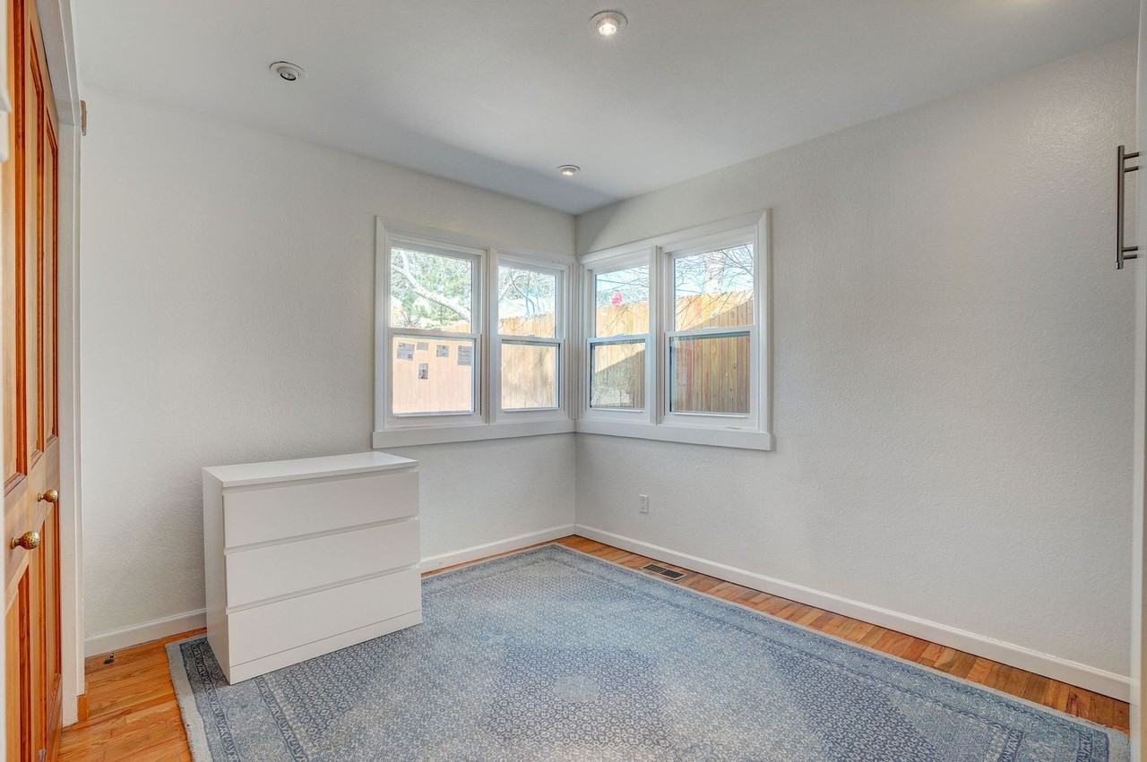 3043 7th St - Photo 7 of 37