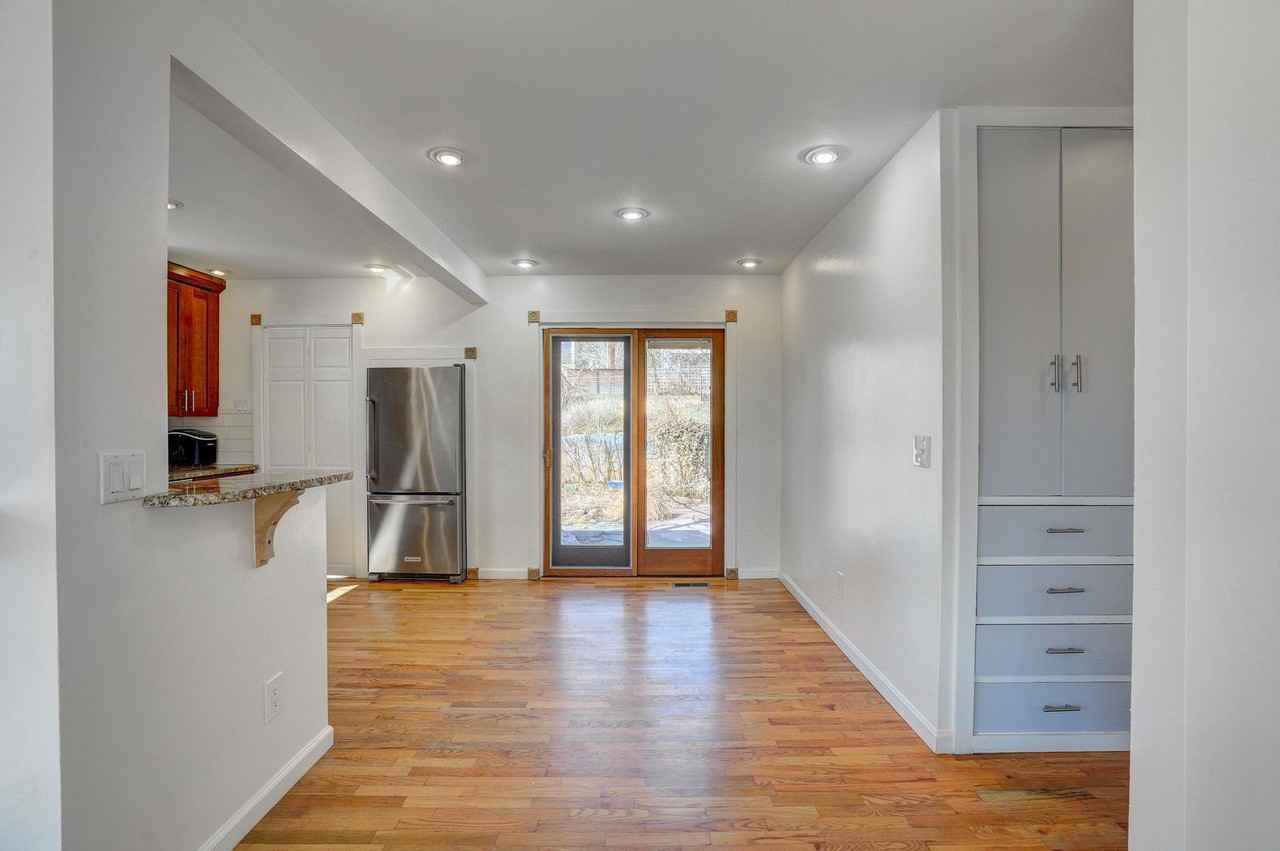 3043 7th St - Photo 3 of 37