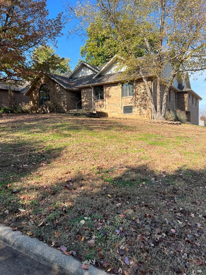 751 W Sherwood Dr - Photo 2 of 46