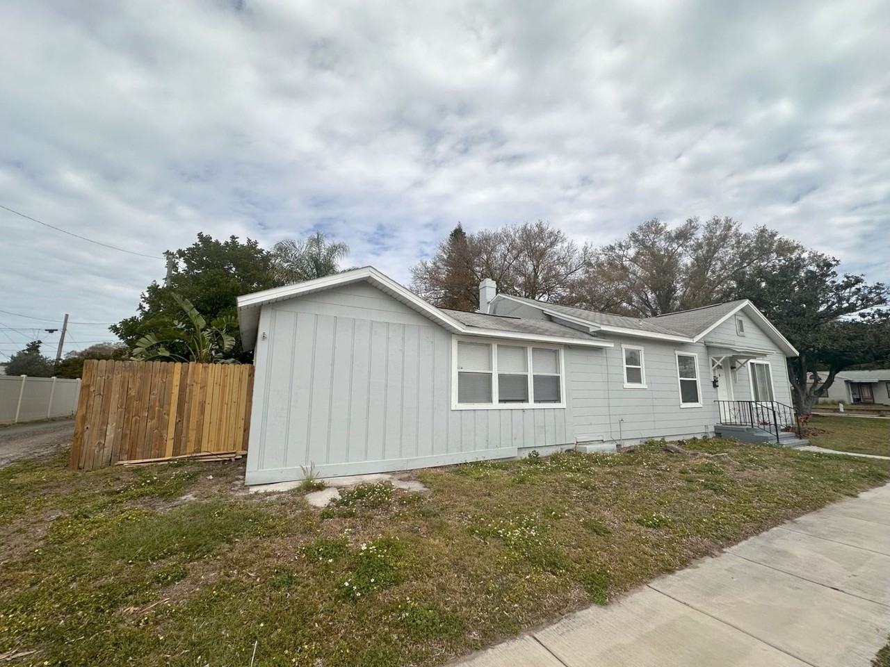800 28th St N - Photo 3 of 20