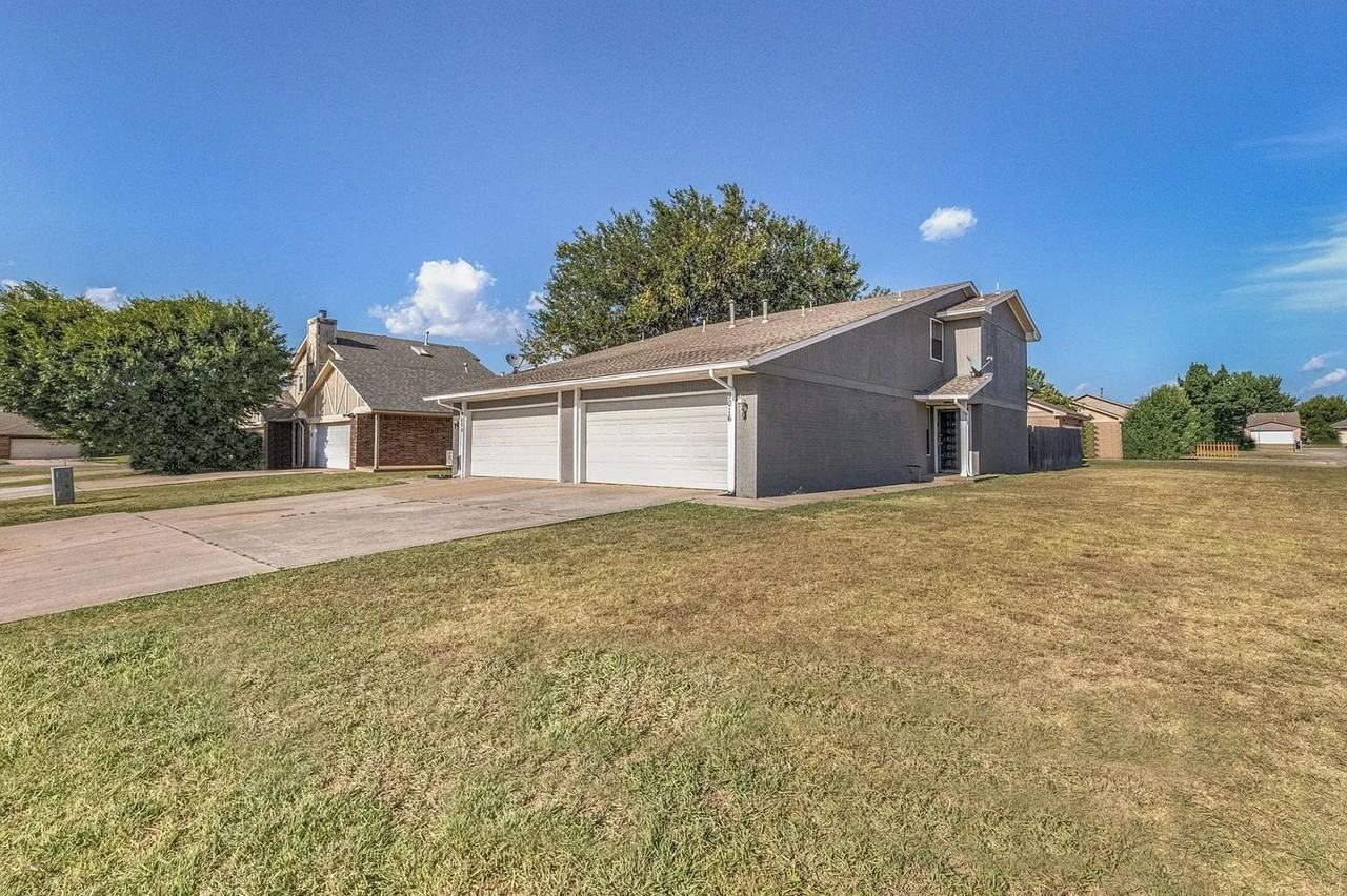 9016 9016 - 9020 N Rockwell Dr - 9020 #9020 - Photo 2 of 20