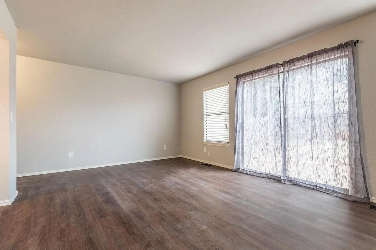 9016 9016 - 9020 N Rockwell Dr - 9020 #9020 - Photo 6 of 20