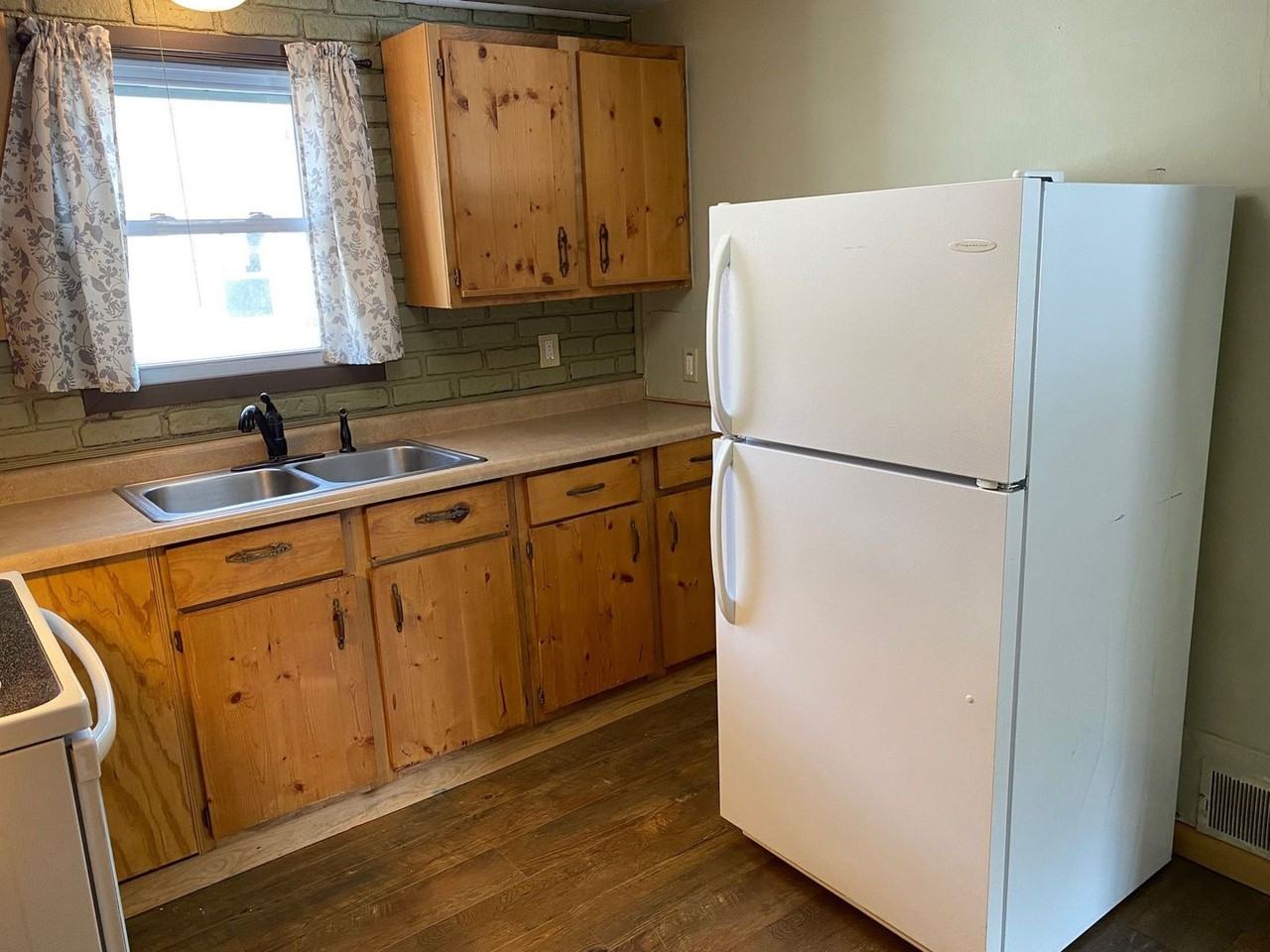266 Chellis St - Photo 2 of 13