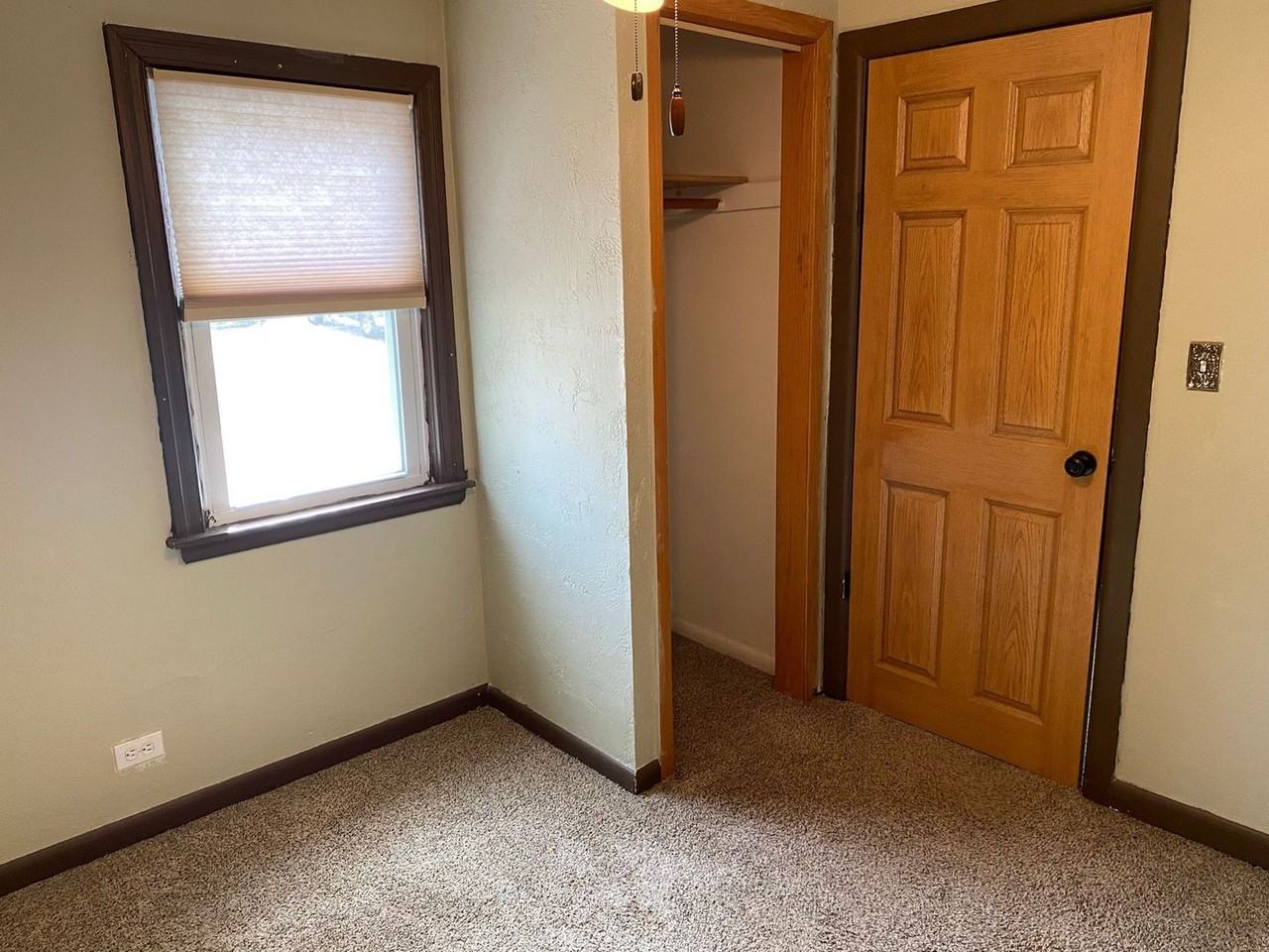 266 Chellis St - Photo 3 of 13