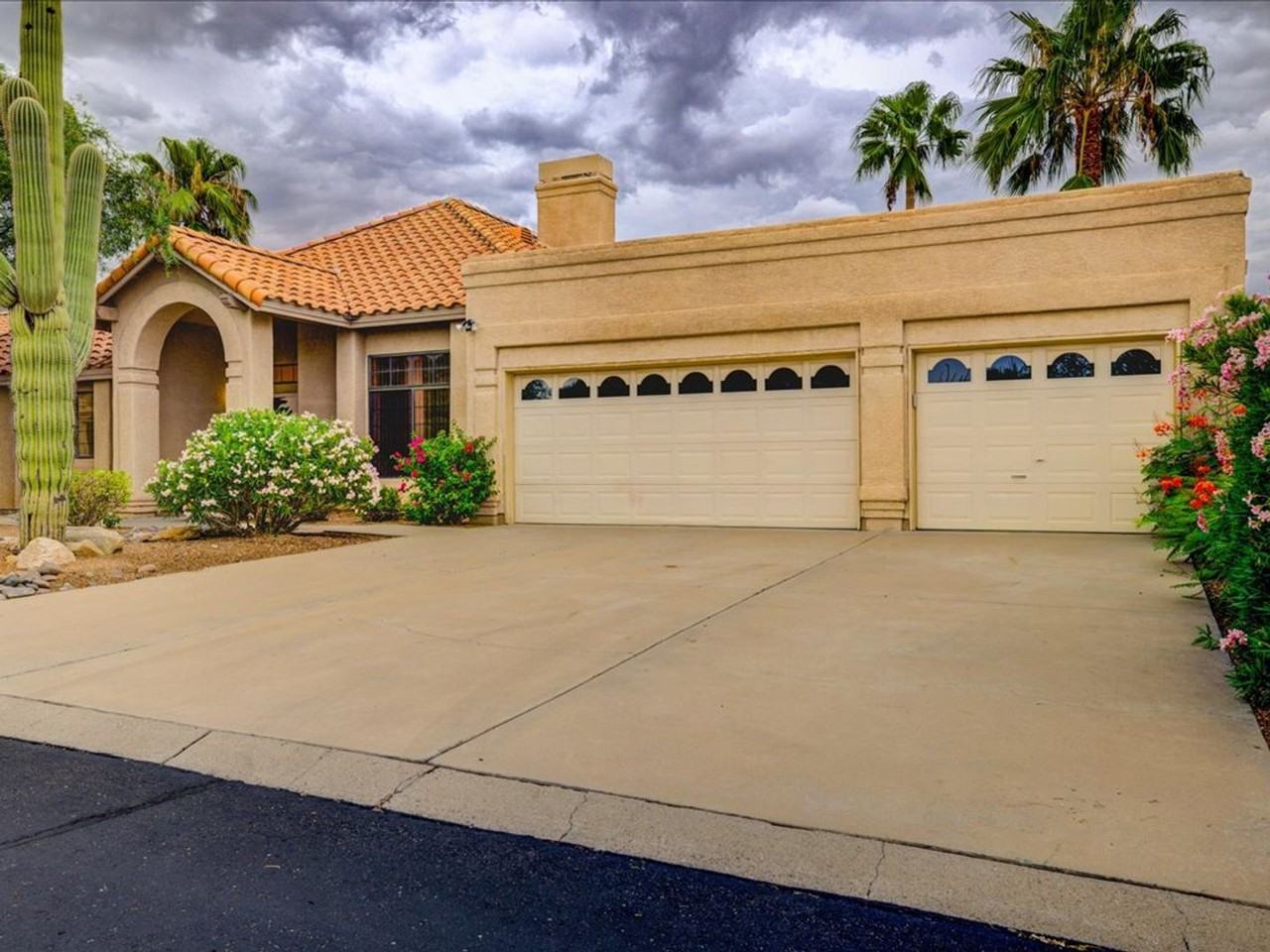 6056 N Calle Matamoros - Photo 3 of 39