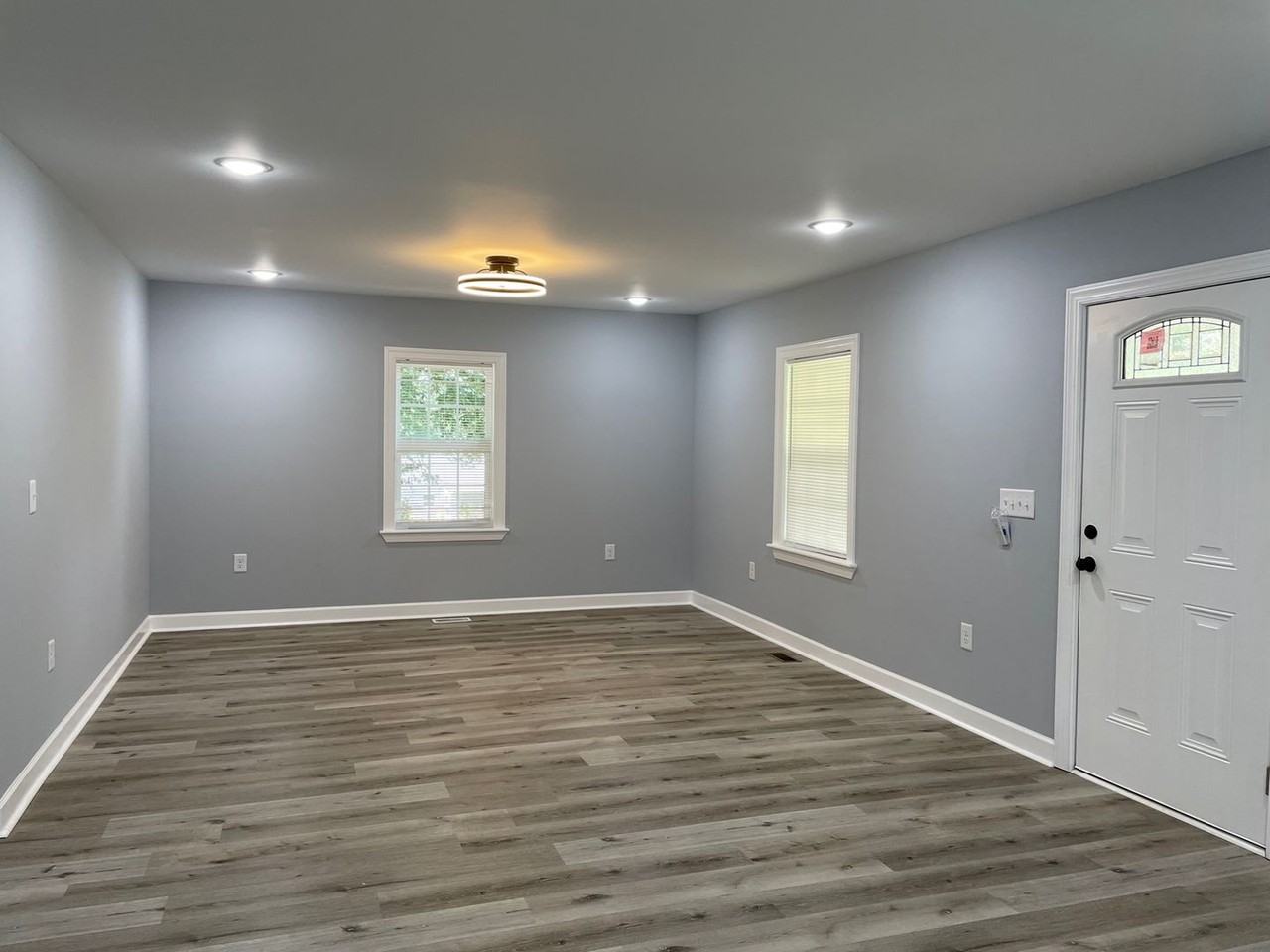 551 Ridgeway Cir - Photo 3 of 26