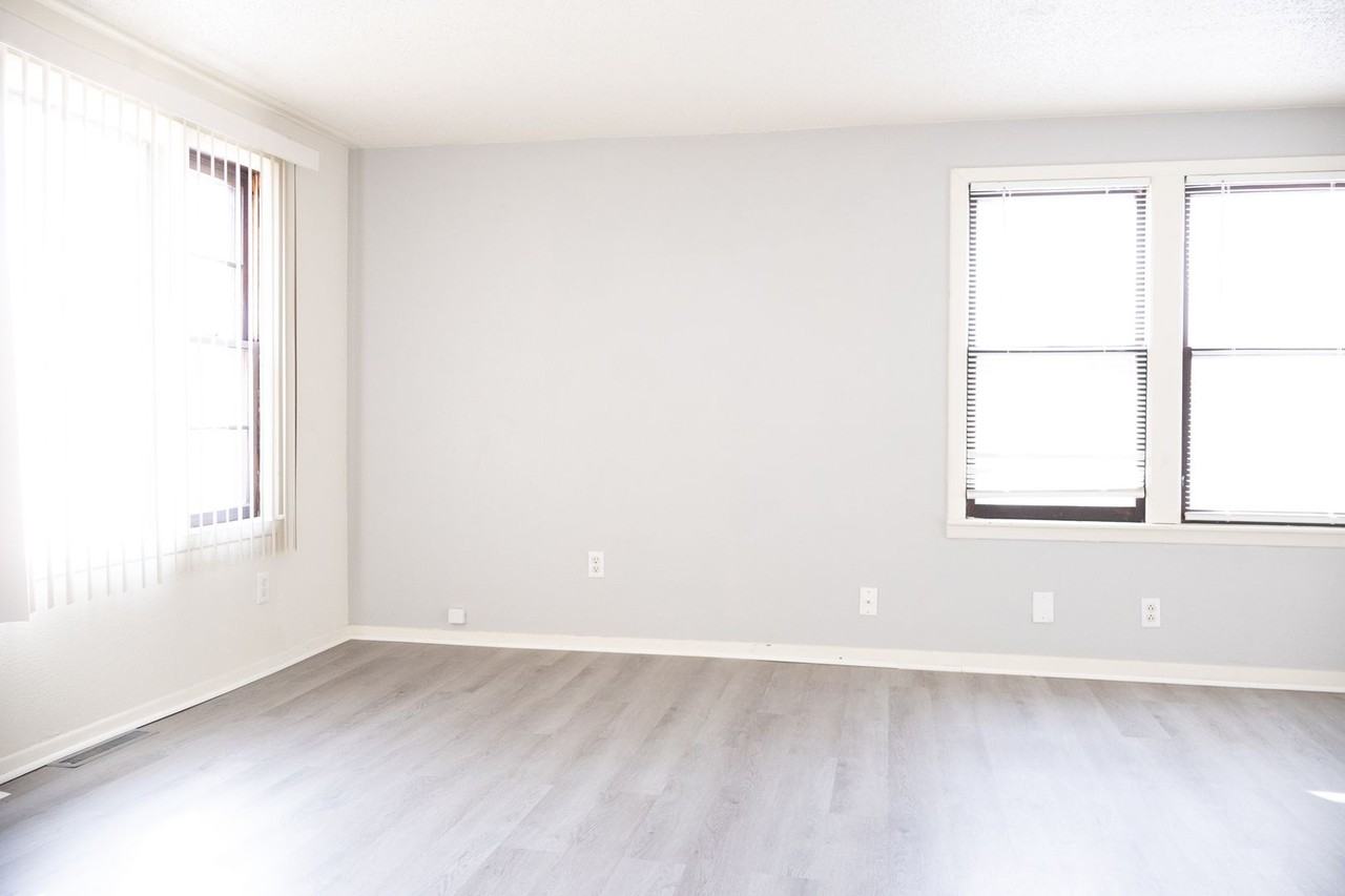 329 N Knight St - Photo 2 of 25