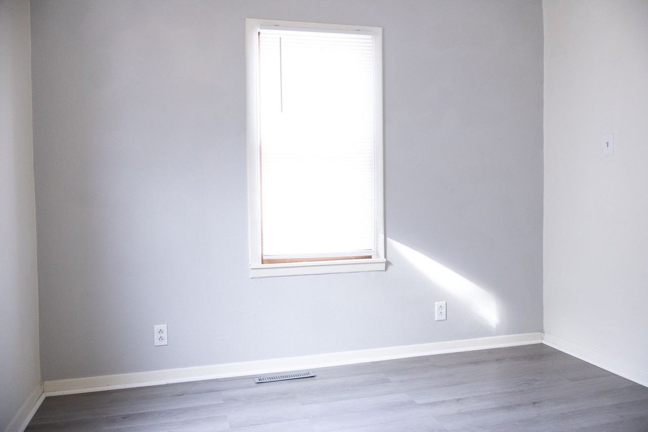 329 N Knight St - Photo 4 of 25