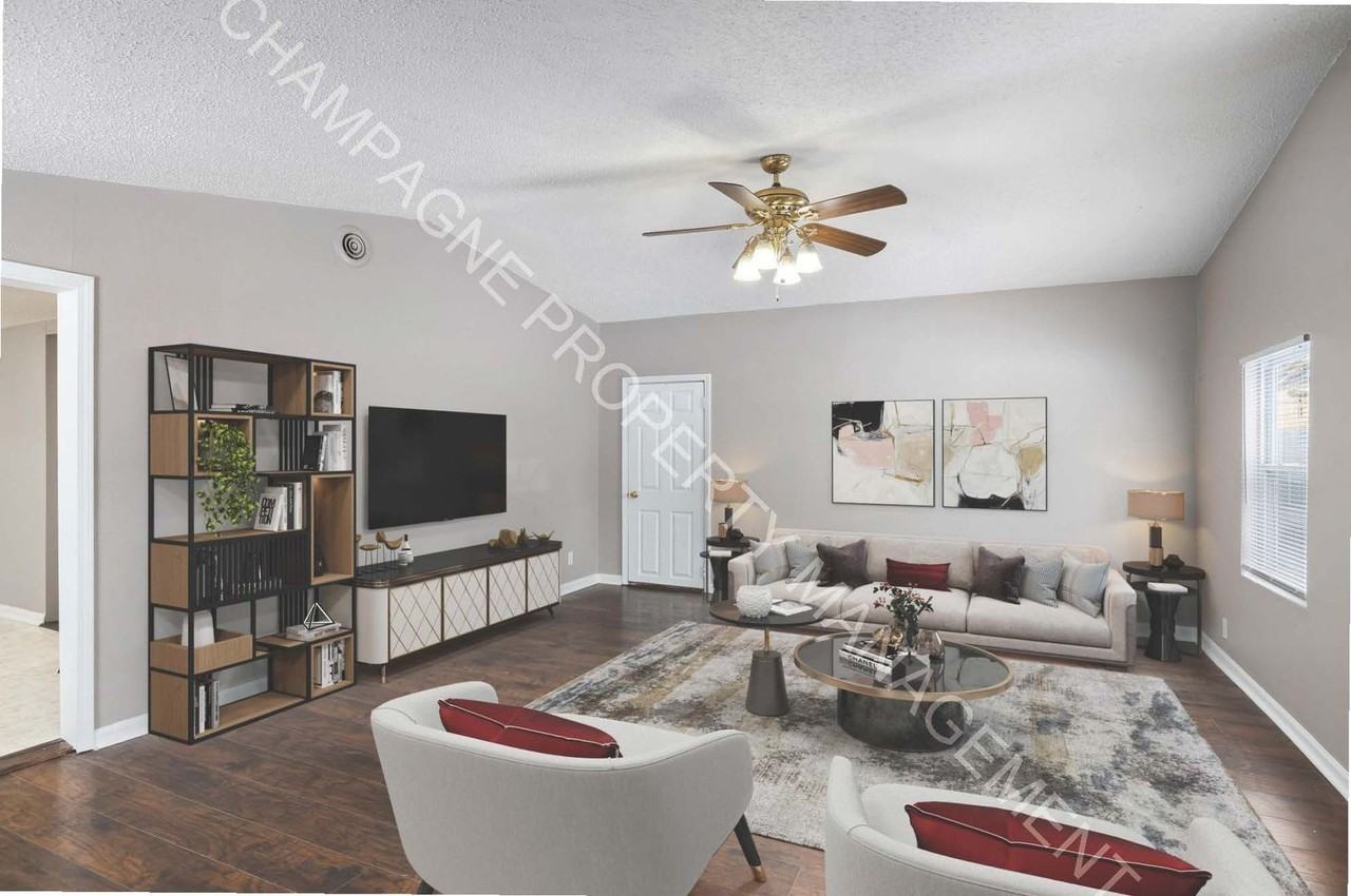 936 W 42nd St - Photo 3 of 13