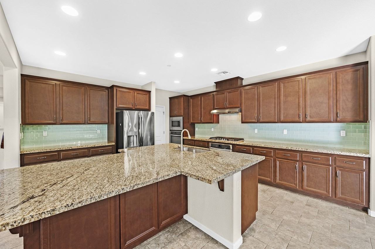 2522 Shadowbrooke Rd - Photo 3 of 20