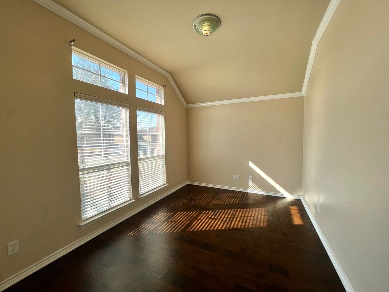 15004 Waters Dr - Photo 2 of 26