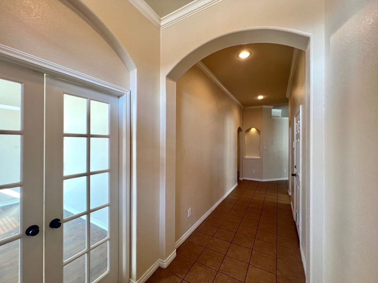 15004 Waters Dr - Photo 4 of 26