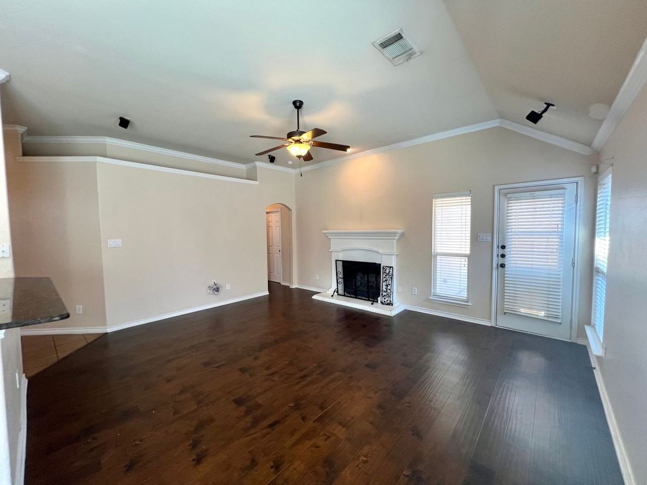 15004 Waters Dr - Photo 5 of 26