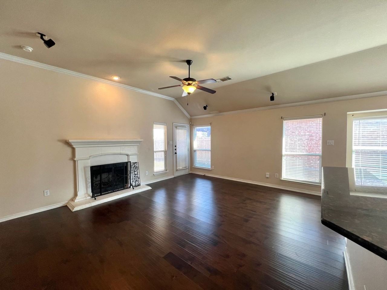 15004 Waters Dr - Photo 6 of 26