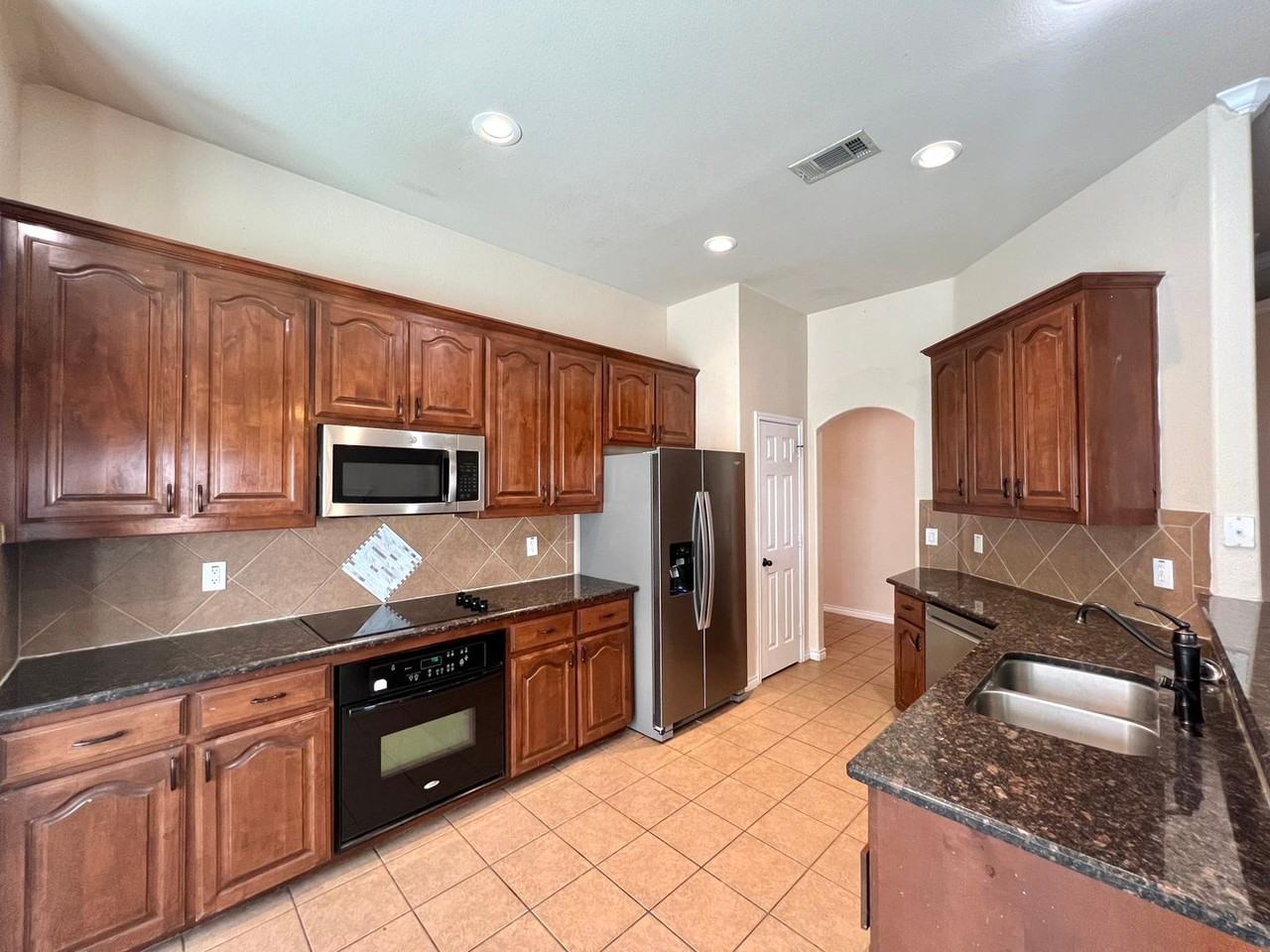 15004 Waters Dr - Photo 7 of 26