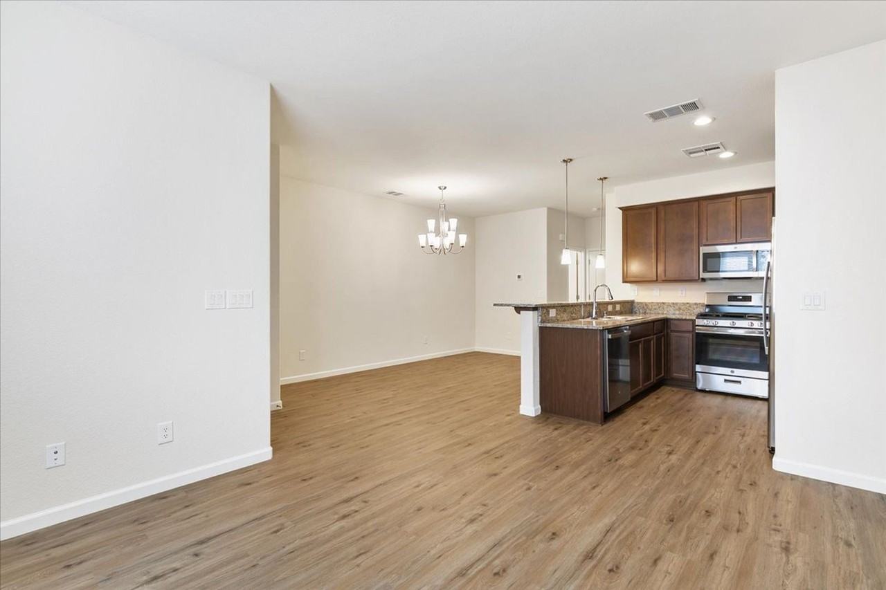 2281 Snow Canyon Dr - Photo 5 of 19