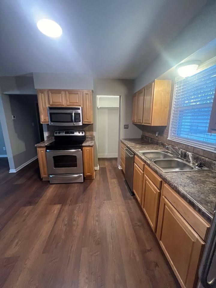 3409 S 4th St - Photo 5 of 12