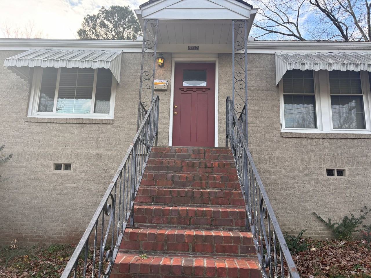 5717 Lee Ave - Photo 2 of 16