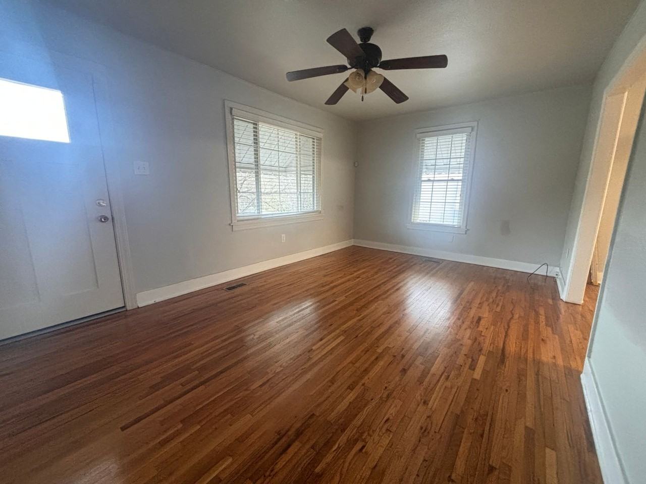 5717 Lee Ave - Photo 3 of 16