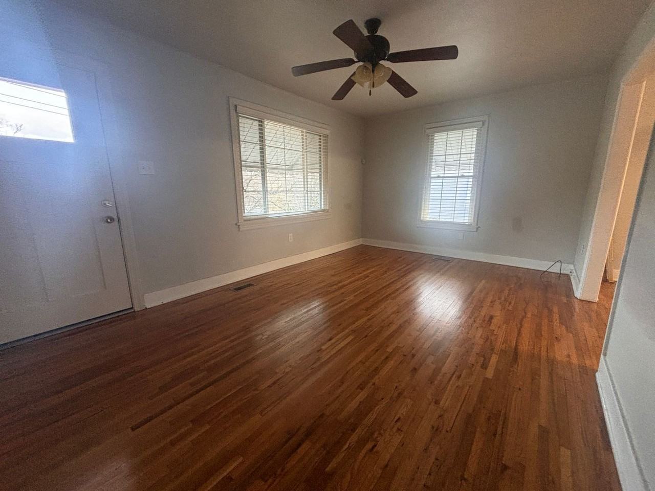 5717 Lee Ave - Photo 4 of 16