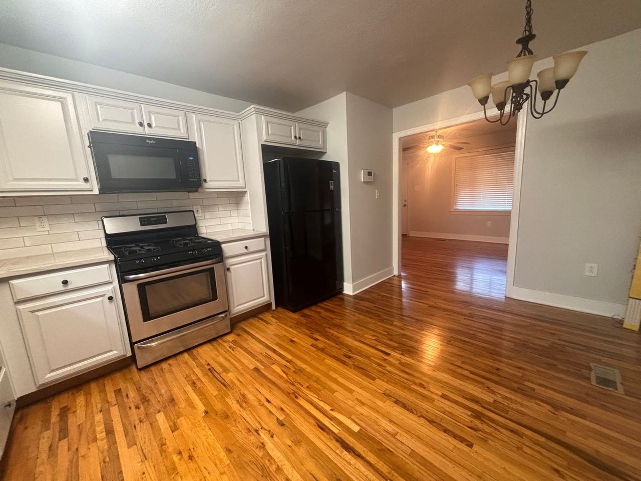 5717 Lee Ave - Photo 7 of 16